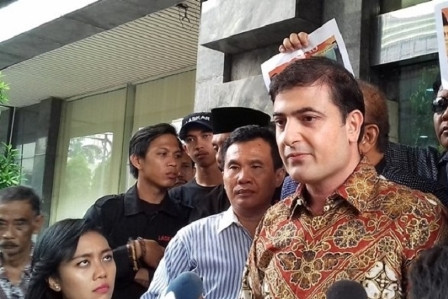 Sam Aliano Menduga Perusak Baliho Dari Lawan Politik