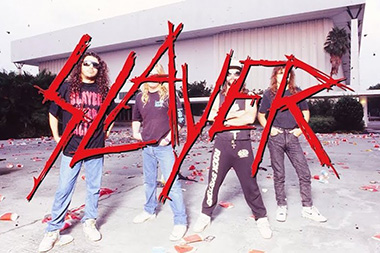 Diusir dari Konser Slayer, Penggemar Nekat Kembali Lagi dengan Berenang