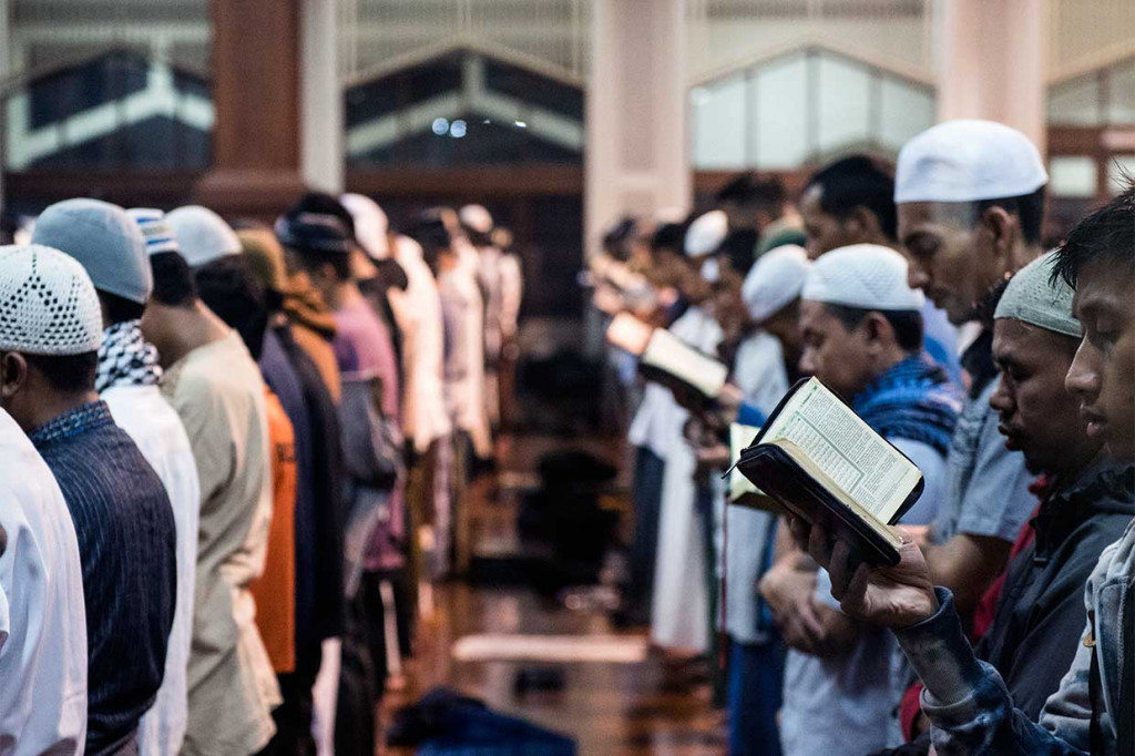 Jemaah Iktikaf Di Masjid Raya Habiburahman Bandung Medcomid