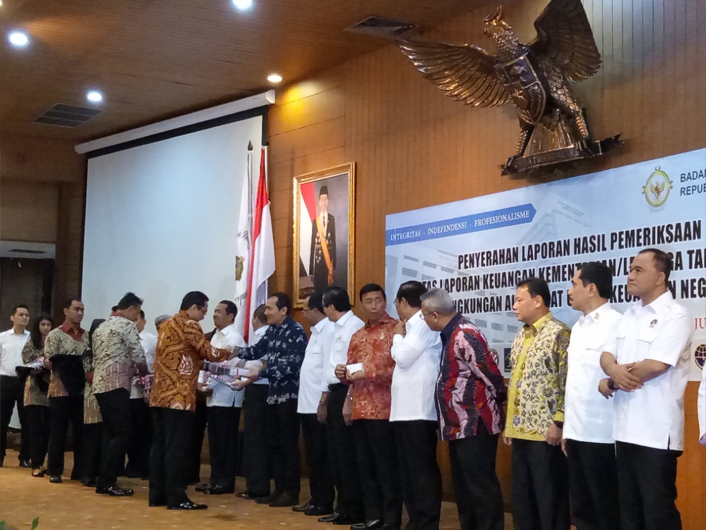 BPK menyerahkan 20 laporan hasil pemeriksaan laporan keuangan kementerian lembaga di bawah auditorat utama keuangan negara I. Foto: Medcom.id/Siti Yona Hukmana.