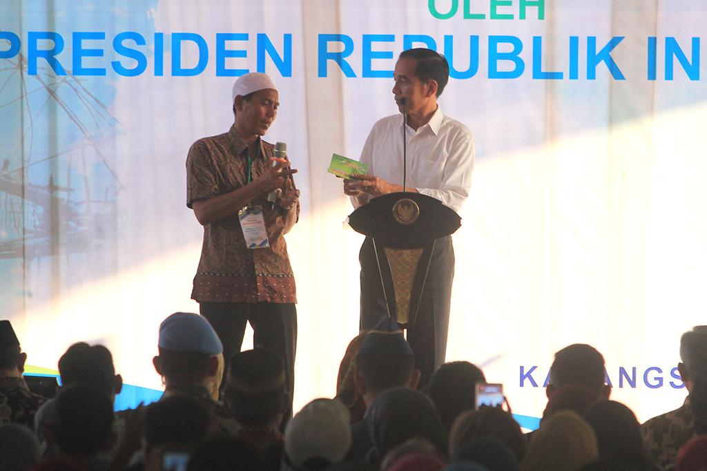 Jokowi Resmikan Bank Mikro Nelayan di Indramayu