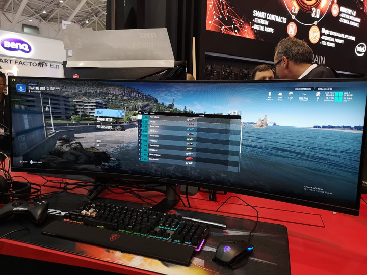 MSI Optix MAG491C Seperti Dua Monitor Jadi Satu