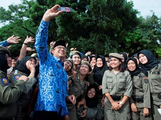 Anies Kerahkan 300 Satpol PP Segel Bangunan di Pulau Reklamasi