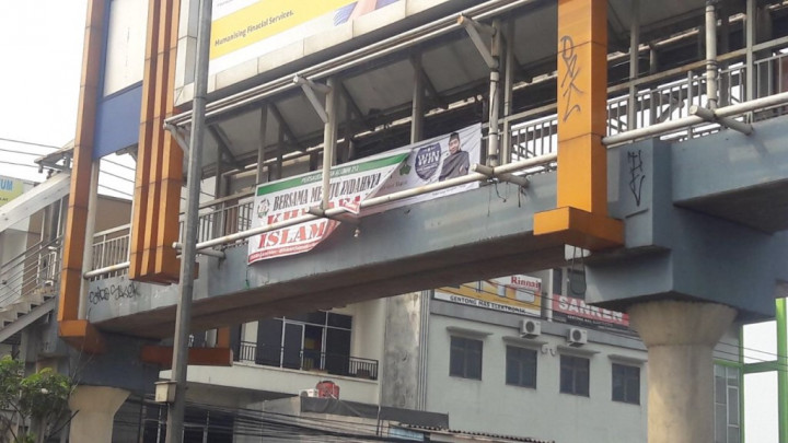 Spanduk Bertuliskan Khilafah di Tangsel Dicabut