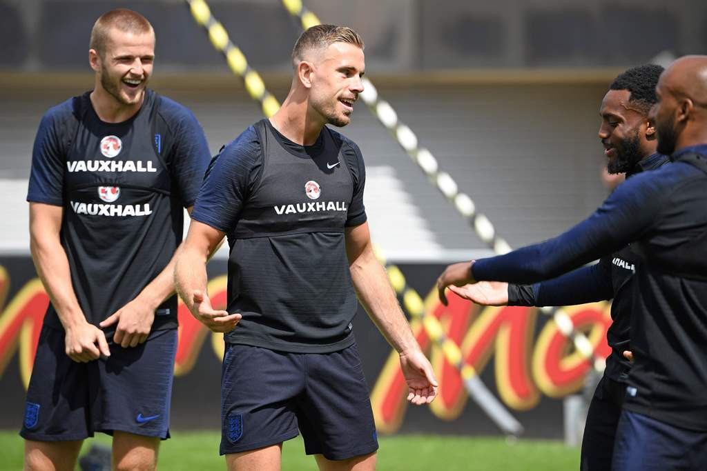 Eric Dier (kiri) dan Jordan Henderson (kedua dari kiri) (Foto:  AFP PHOTO / Paul ELLIS)