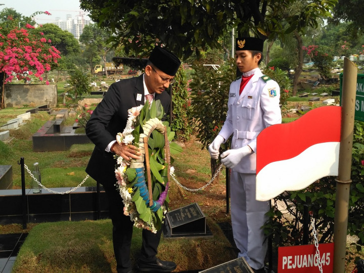 Sandi <i>Nyekar</i> Ke Makam MH Thamrin