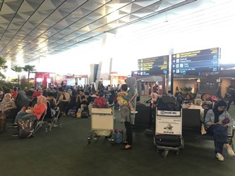 Penumpang domestik Garuda Indonesia di terminal 3 Bandara Soetta, Jumat 8 Juni 2018. (Foto: Farhan D)