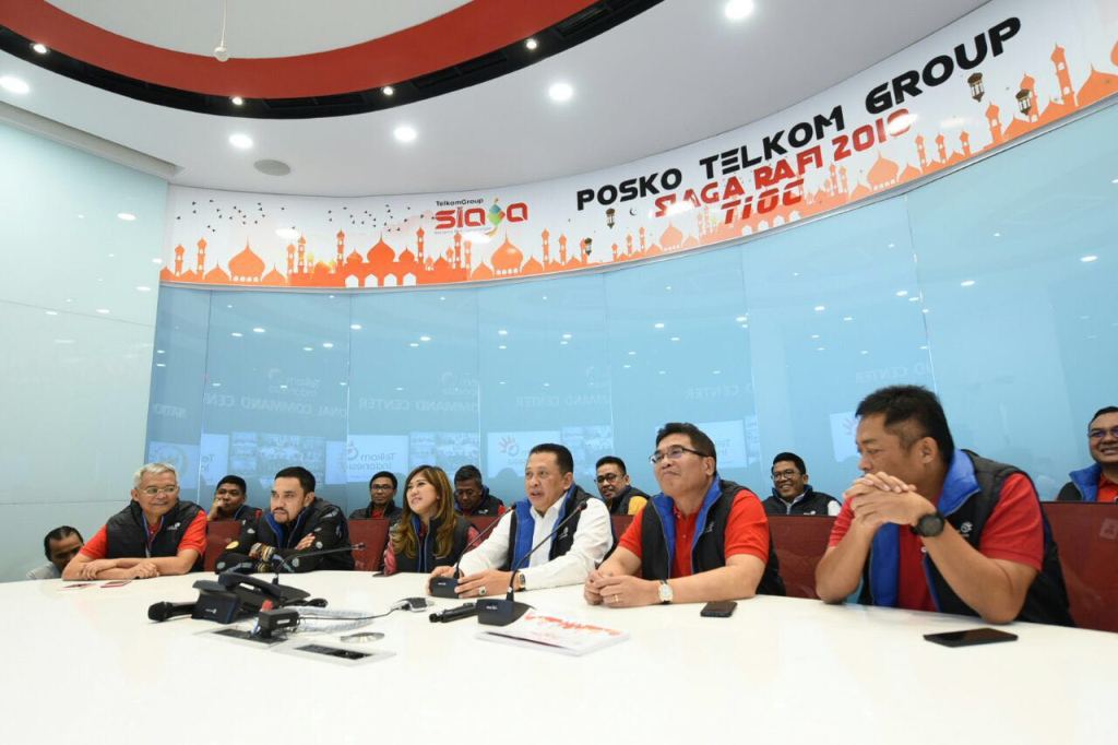 Ketua DPR Bambang Soesatyo saat berdialog melalui video conference dengan regional command center PT Telkom. Foto: Istimewa