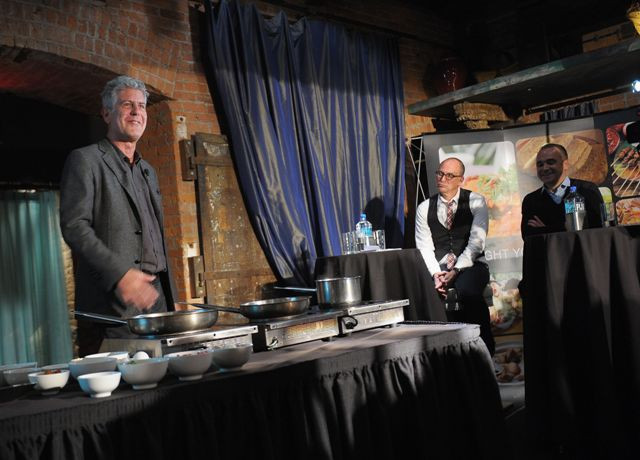 Juru masak Anthony Bourdain (kiri). Foto: AFP/Michael Loccisano