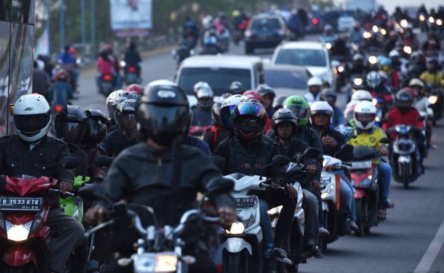 Pemudik Motor Mulai Padati Karawang