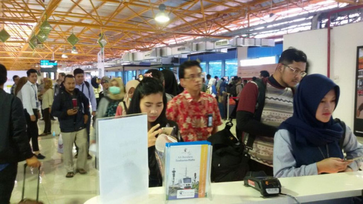 KA Bandara Diserbu Pemudik