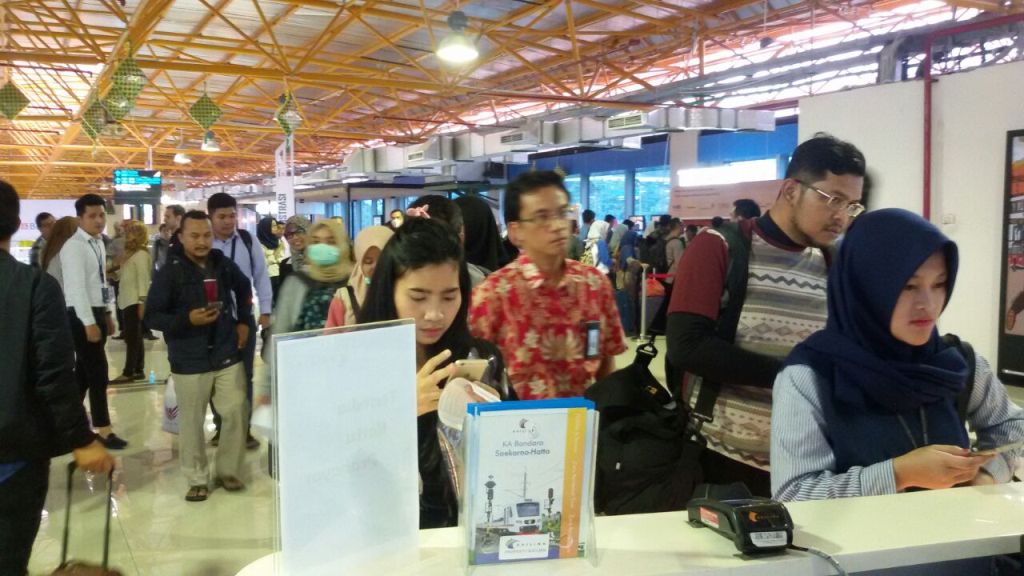 KA Bandara mulai dipadati pemudik. (FOTO: dok Railink)