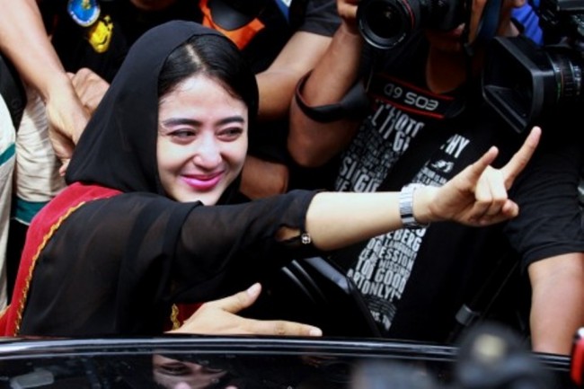 Dewi Perssik dan 3 Pedangdut yang Tersandung Skandal