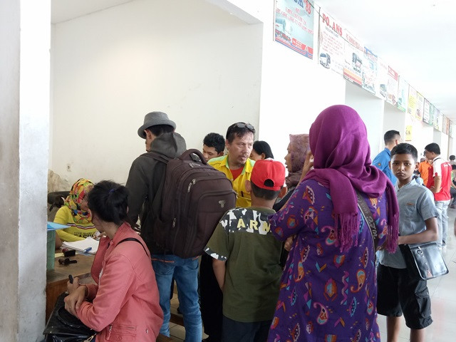 Calon Pemudik di Terminal Rawamangun Kehabisan Tiket