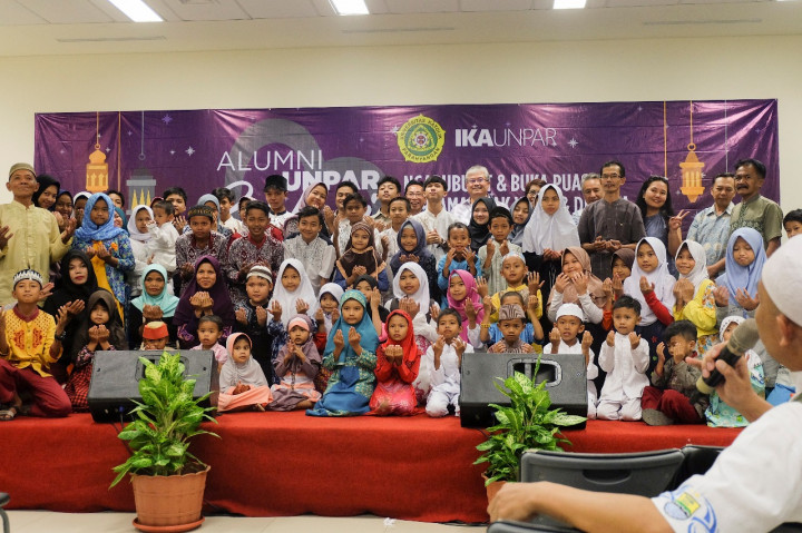 Alumni UNPAR Berbagi Kasih melalui Ngabuburit dan Buka Bersama Yatim dan Duafa