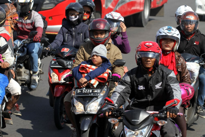 101.504 Pemudik Motor Melintasi Pantura Cirebon