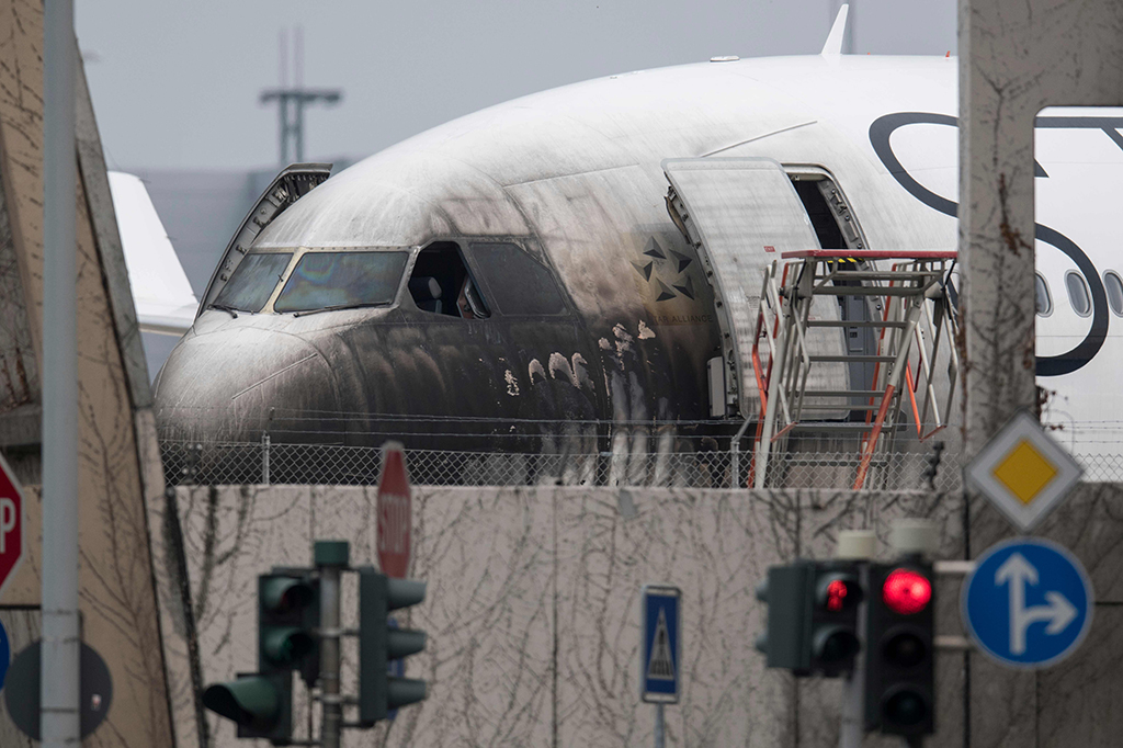 Pesawat Lufthansa Terbakar di Bandara Frankfurt, 10 Orang Terluka