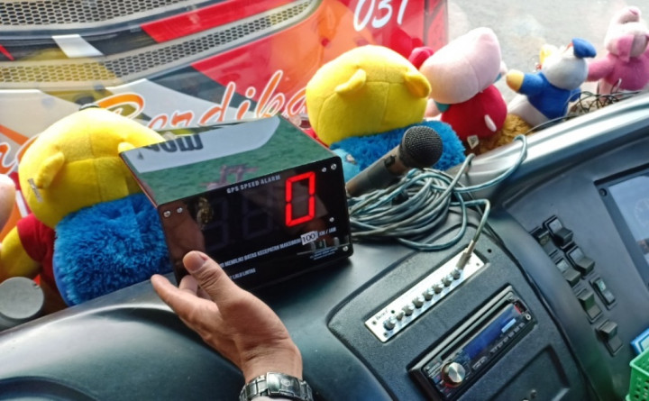 Bus di Terminal Kepuhsari Dipasangi Pengingat Kecepatan