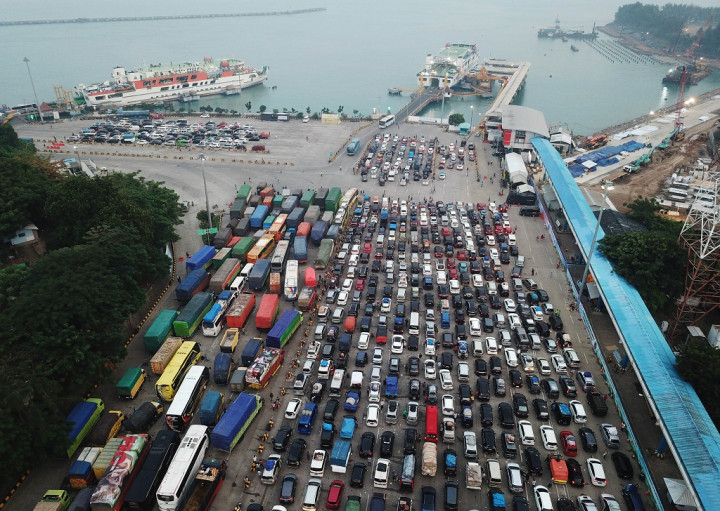 Puncak Mudik di Pelabuhan Merak Diprediksi Malam Nanti