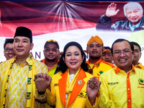 Ketua Umum Partai Berkarya Tommy Soeharto (kiri), Sekjen Partai