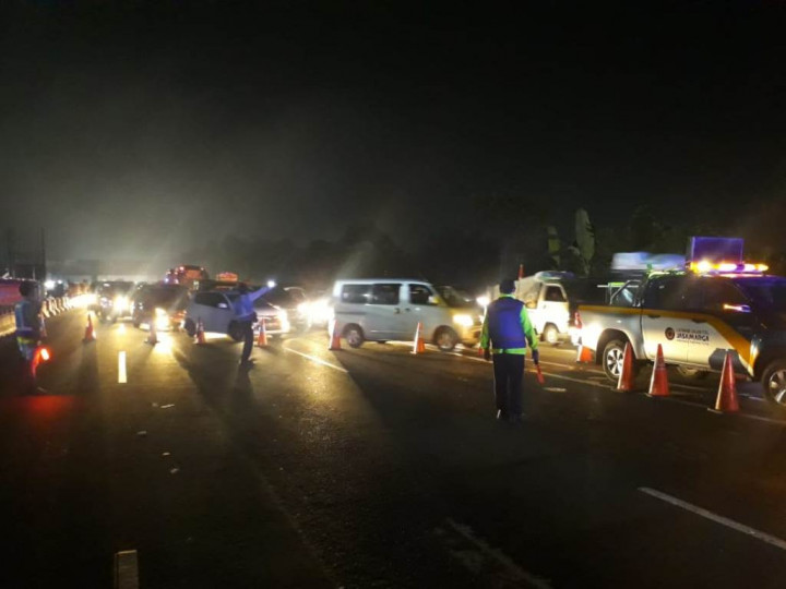 Macet Puluhan Kilometer, Lalin Tol Jakarta-Cikampek Dialihkan
