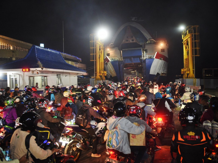 517.045 Pemudik Tinggalkan Jawa Melalui Pelabuhan Merak