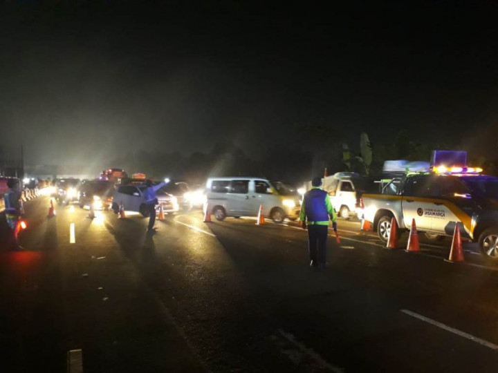 2.272 Kendaraan di Tol Jakarta-Cikampek Dialihkan Via Cikarang Barat