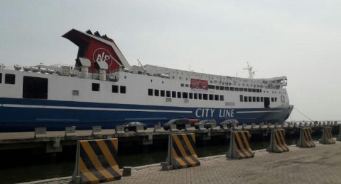 Kapal Ro-Ro yang akan mengantar pemudik di Pelabuhan Tanjung