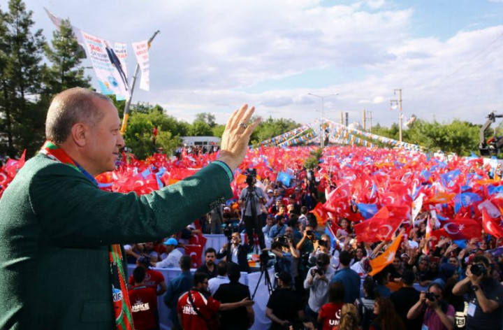 Erdogan, Rivals Woo Turkey's Crucial Kurdish Vote