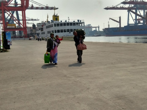 Pemudik di Tanjung Priok. (FOTO: Medcom.id/Kautsar)