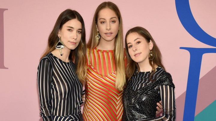 Dibayar Lebih Rendah Dibanding Musisi Lain, Band Haim Pecat Agennya