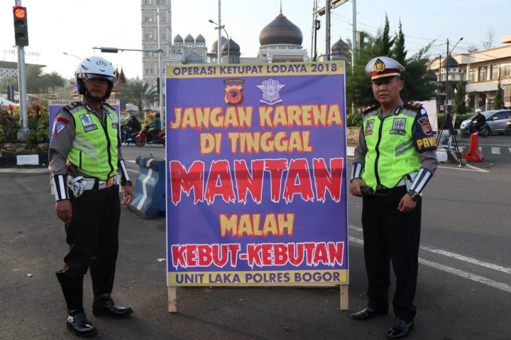 Polisi Pasang Spanduk Nyeleneh di Bogor
