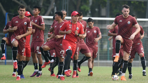 Sejumlah pesepak bola Persija Jakarta berlatih di Lapangan ABC,
