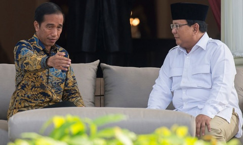 Ilustrasi--Presiden Joko Widodo berbincang dengan Ketua Umum DPP