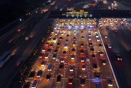 Volume Kendaraan di Tol Jakarta-Cikampek Menurun