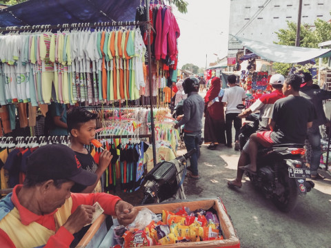 Pasar Desa Larangan saat Prepegan ramai warga. (Medcom.id