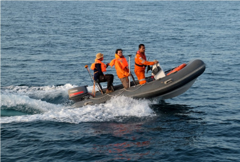 PENCARIAN KORBAN KAPAL TENGGELAM DI MAKASSAR: Tim Basarnas