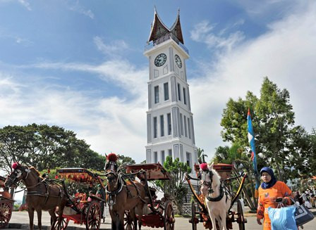 Jam Gadang Jadi Pusat Takbiran Warga Bukittinggi