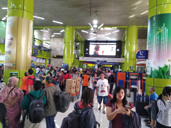 H-1 Lebaran, Stasiun Gambir Berangkatkan 20.489 Pemudik