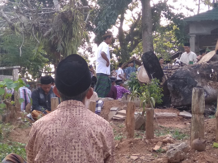 Ziarah Kubur Berjamaah, Merawat Tradisi Menjaga Syiar