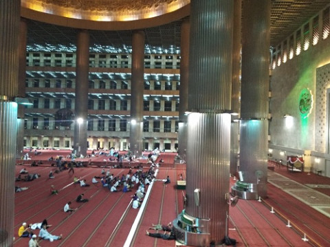 Suasana malam takbiran di Masjid Istiqlal. Medcom.id/ Muhammad