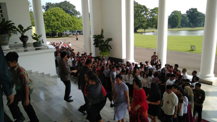 Ribuan Masyarakat 'Serbu' <i>Open House</i> Jokowi