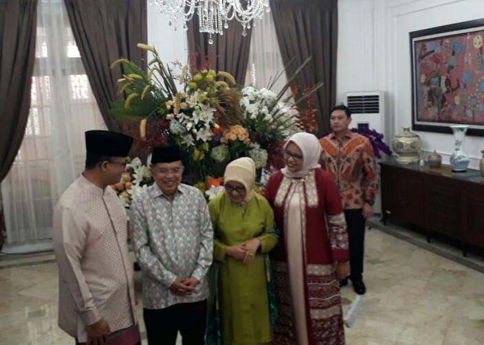 Gubernur DKI Jakarta Anies Baswedan menghadiri open house di rumah dinas Jusuf Kalla - Medcom.id/Ilham Wibowo. 