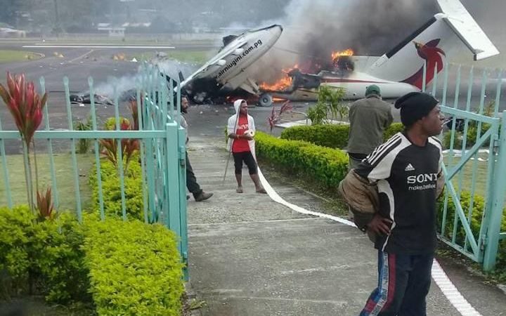 Kecewa Hasil Pemilu, Warga Papua Nugini Bakar Pesawat