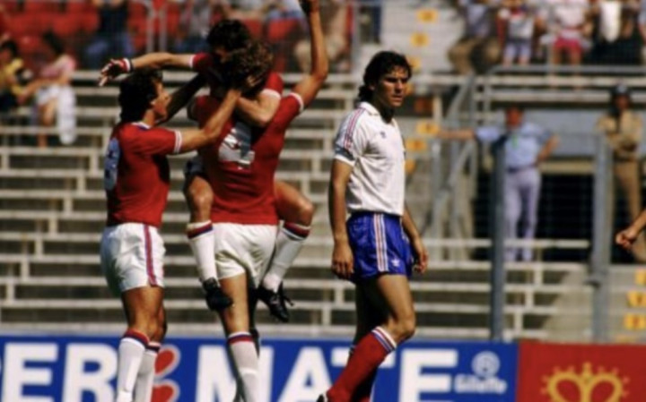 1982: Bryan Robson Bobol Gawang Prancis dalam 27 Detik