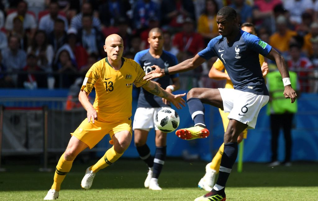 Aksi Gelandang Prancis Paul Pogba mengontrol bola saat menghadapi Australia (Foto: AFP/Kirill Kudryavtsev)