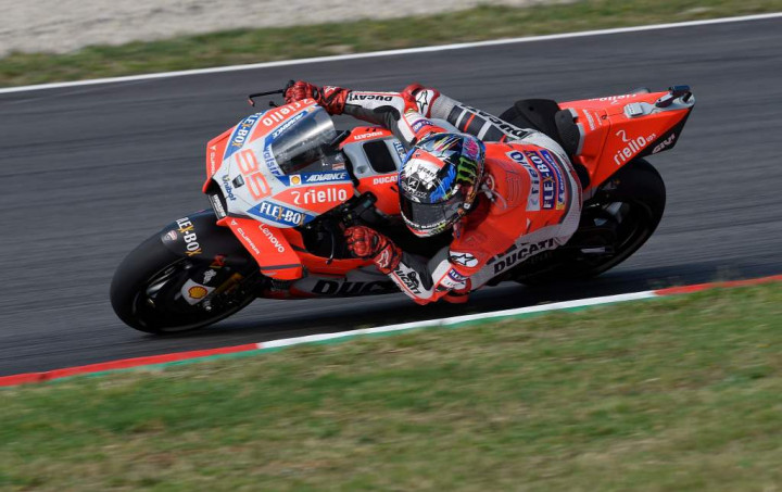Lorenzo Raih <i>Pole Position</i> Pertama Bersama Ducati