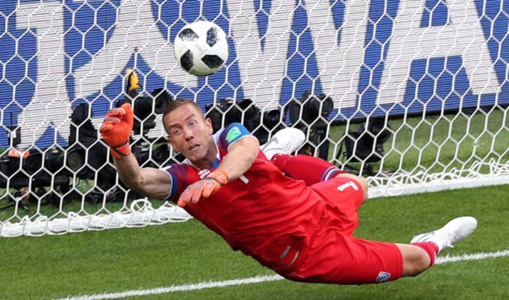 Kiper Islandia, Mimpi Buruk Messi