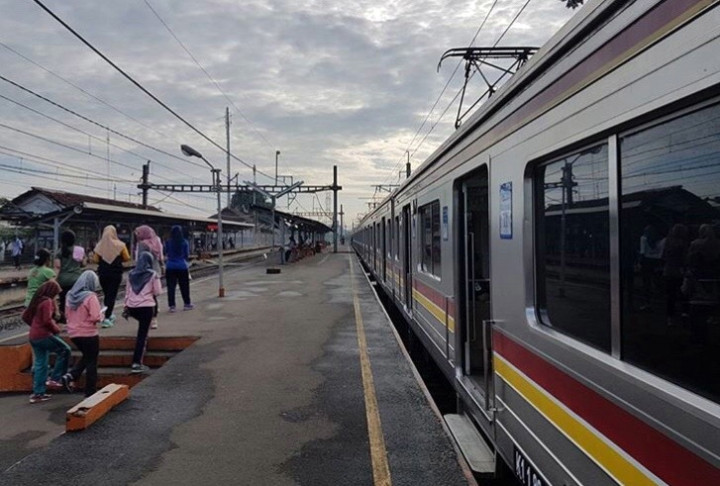 Stasiun dan Jalan di Tangerang Masih Lengang