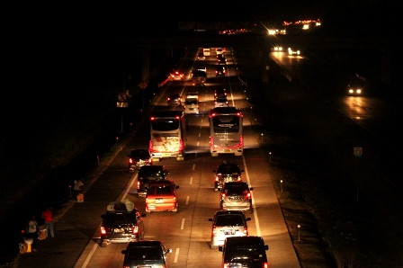 Tol Cikampek Arah Jakarta Diberlakukan Satu Arah